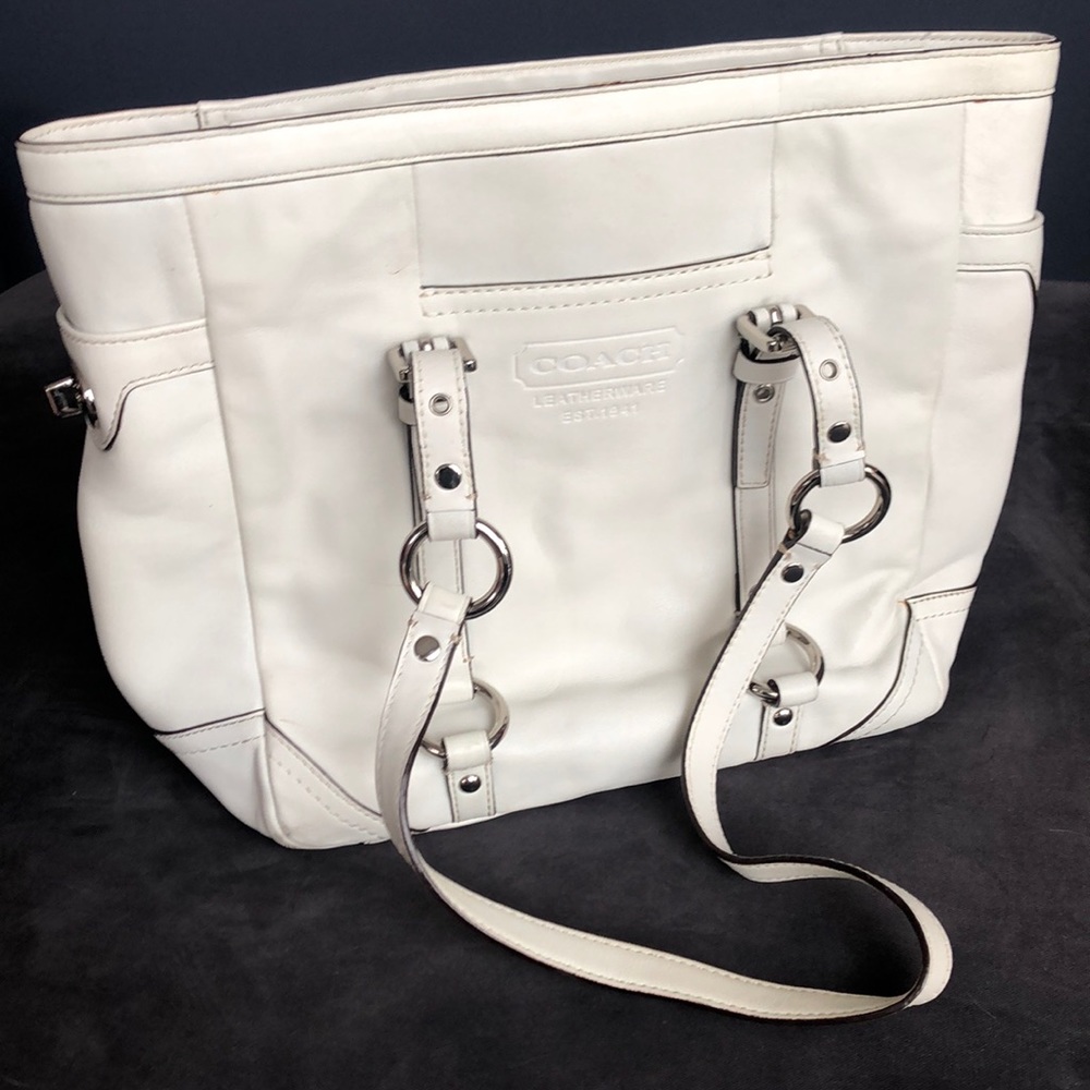 Like new Coach hand bag
